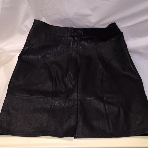 Nasty Gal Collection Black faux leather skirt - Picture 2 of 3